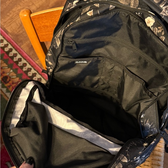 Dakine Black Vintage Floral 33L Campus Backpack EUC- like new - Picture 4 of 12